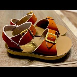 Size 6 sunsan surfers